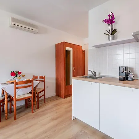 Doris Apartment