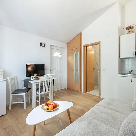Doris Apartment